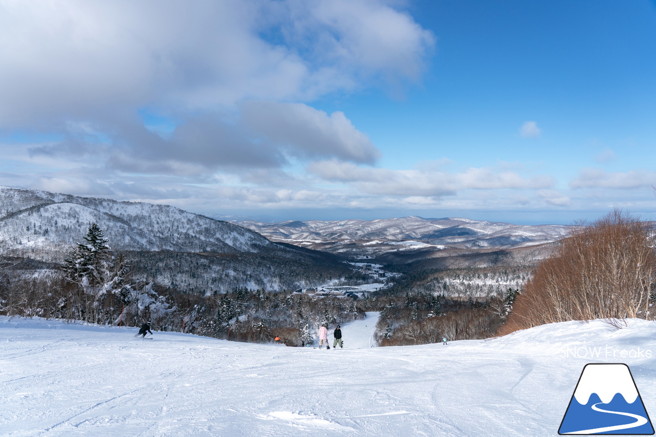 キロロリゾート｜真っ白な雪と真っ青な空。粉雪ゲレンデクルージングが気持ち良いキロロ。この週末は『Sweet Protection 試着会』も開催中！